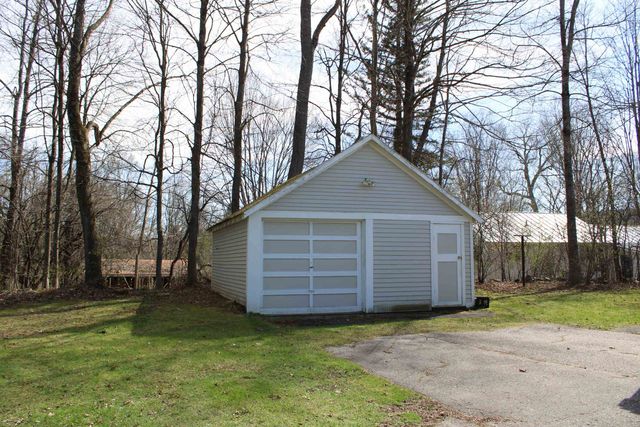 43 Middle Road, Clarendon, VT 05759