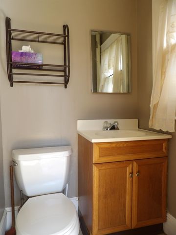43 Middle Road, Clarendon, VT 05759