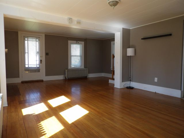 43 Middle Road, Clarendon, VT 05759