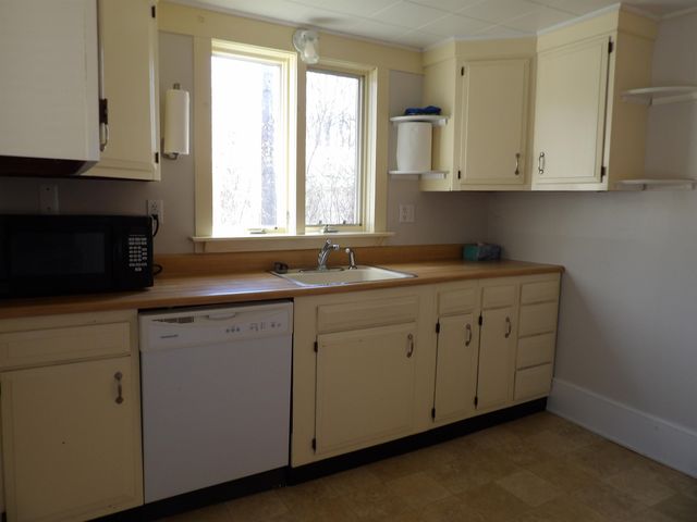 43 Middle Road, Clarendon, VT 05759
