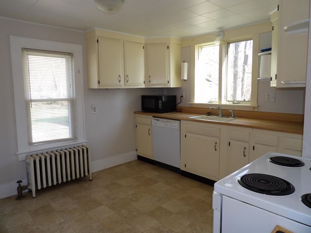 43 Middle Road, Clarendon, VT 05759
