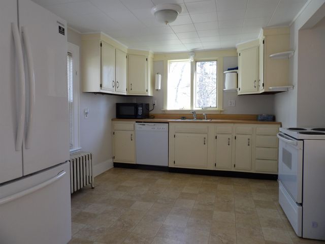 43 Middle Road, Clarendon, VT 05759
