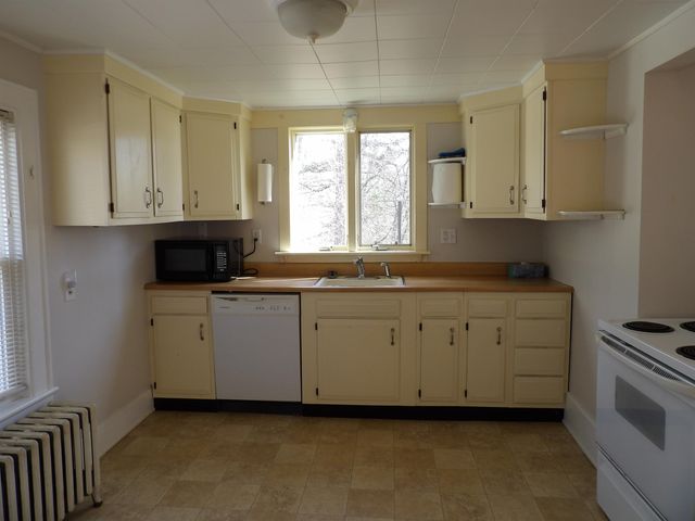43 Middle Road, Clarendon, VT 05759