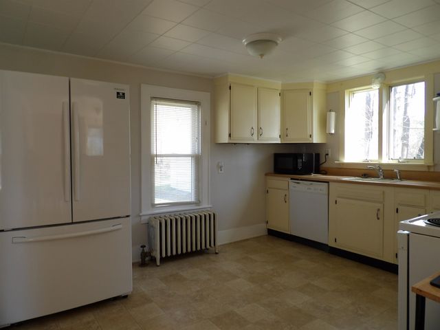 43 Middle Road, Clarendon, VT 05759