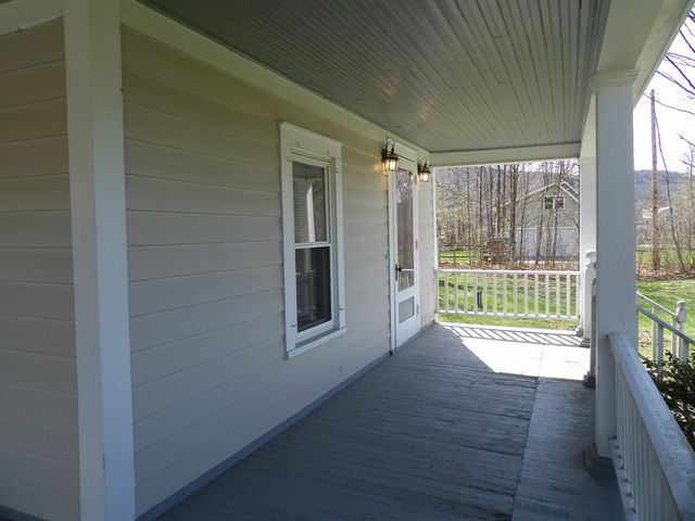 43 Middle Road, Clarendon, VT 05759