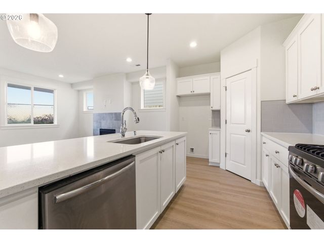 6950 N MADISON Cir, Ridgefield, WA 98642