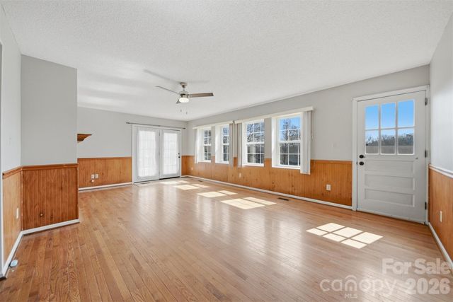 2010 Elizabeth Avenue, Hickory, NC 28602