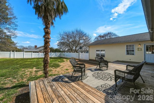 2010 Elizabeth Avenue, Hickory, NC 28602