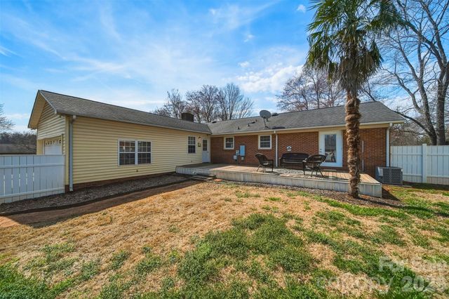 2010 Elizabeth Avenue, Hickory, NC 28602