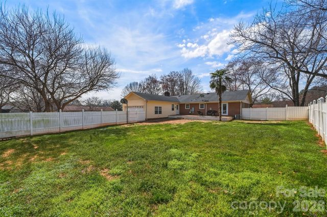 2010 Elizabeth Avenue, Hickory, NC 28602