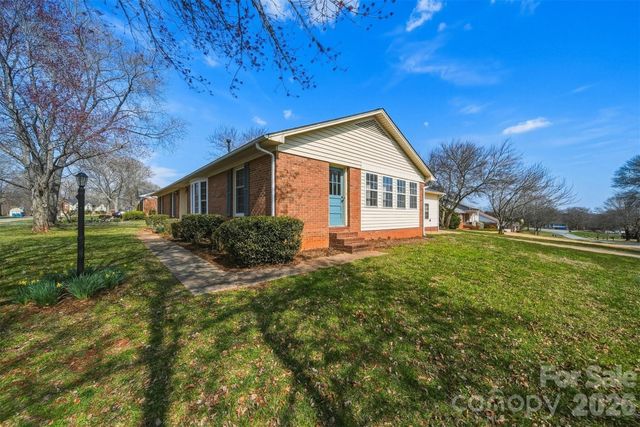 2010 Elizabeth Avenue, Hickory, NC 28602