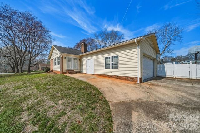2010 Elizabeth Avenue, Hickory, NC 28602