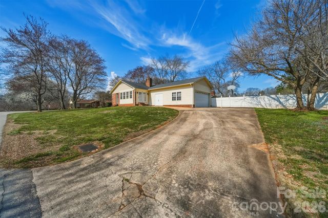 2010 Elizabeth Avenue, Hickory, NC 28602