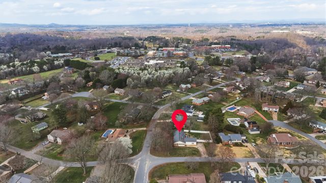 2010 Elizabeth Avenue, Hickory, NC 28602