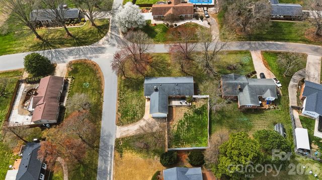 2010 Elizabeth Avenue, Hickory, NC 28602