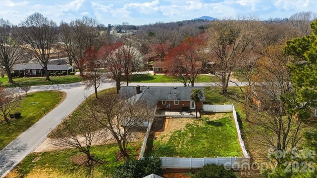 2010 Elizabeth Avenue, Hickory, NC 28602