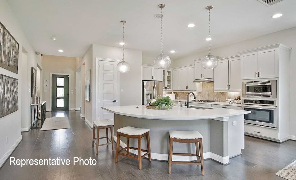 1731 Whispering Meadow Drive, Van Alstyne, TX 75495