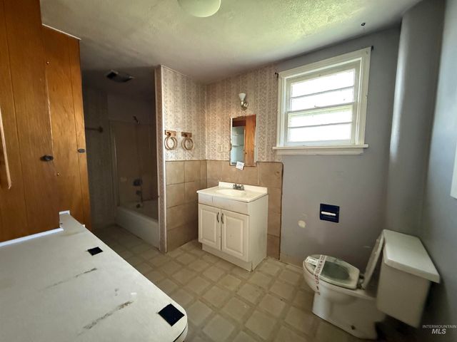 1111 14th Ave S, Nampa, ID 83651