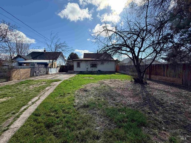 1111 14th Ave S, Nampa, ID 83651