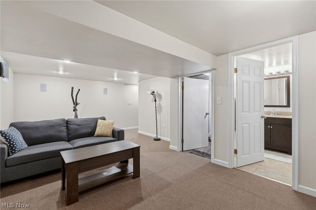 19230 Scottsdale Boulevard, Shaker Heights, OH 44122