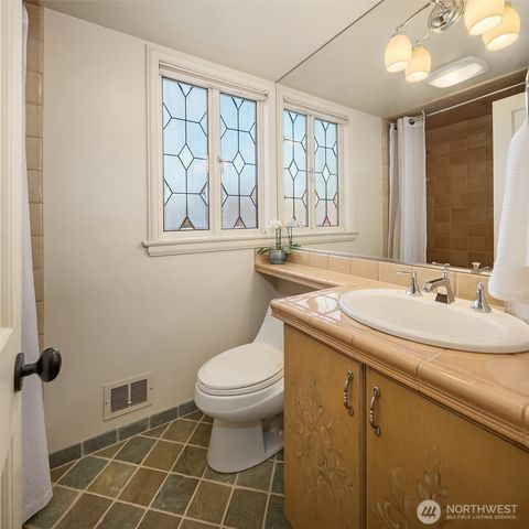 24635 8th Avenue S, Des Moines, WA 98198