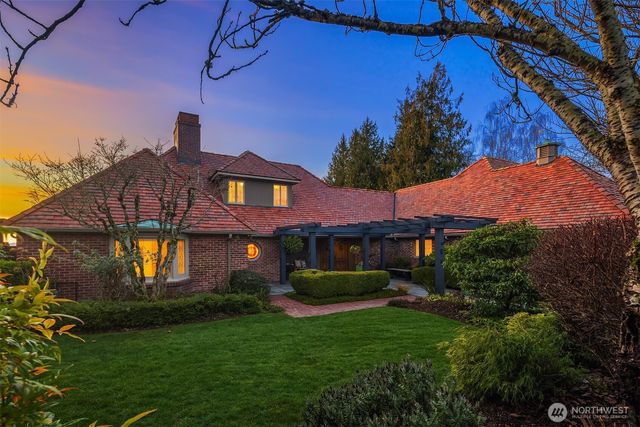 24635 8th Avenue S, Des Moines, WA 98198