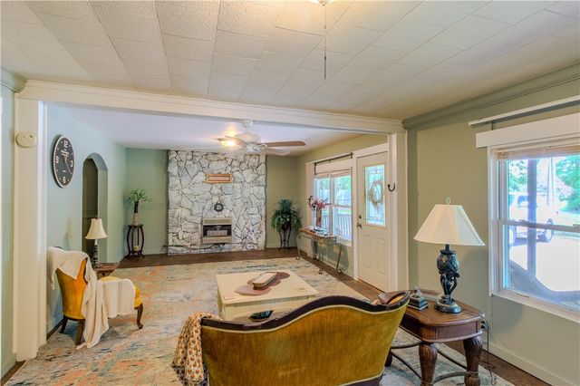 130 S King Street, Seneca, SC 29678