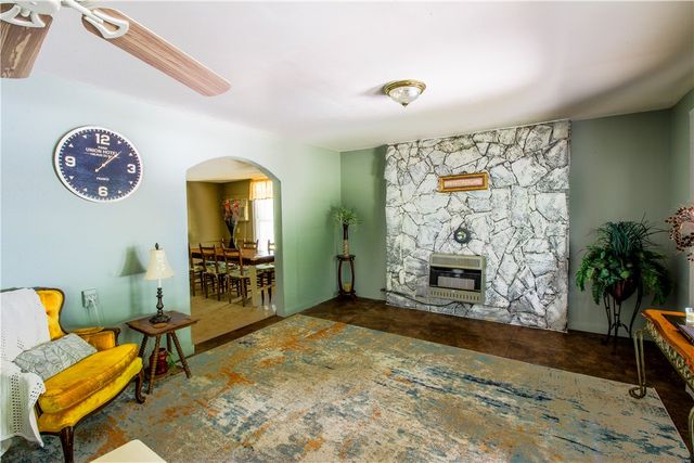 130 S King Street, Seneca, SC 29678