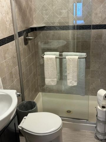 151-20 88th Street 2G, Howard Beach, NY 11414