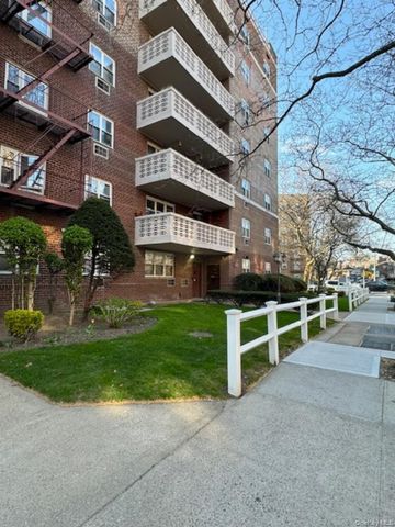 151-20 88th Street 2G, Howard Beach, NY 11414
