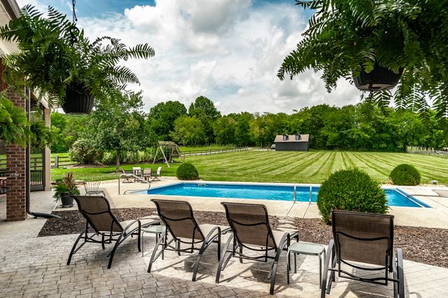 2436 Long Hollow Pike, Hendersonville, TN 37075