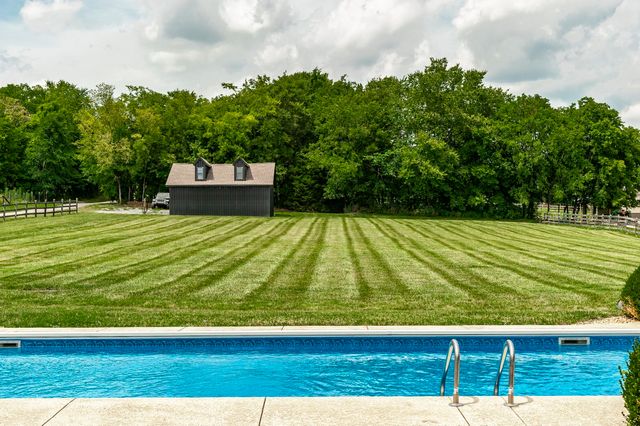 2436 Long Hollow Pike, Hendersonville, TN 37075