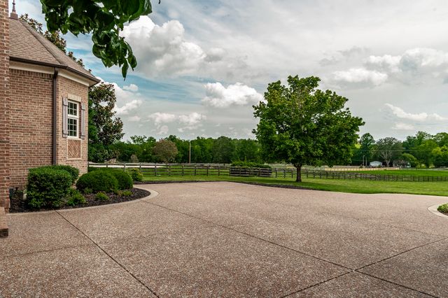 2436 Long Hollow Pike, Hendersonville, TN 37075
