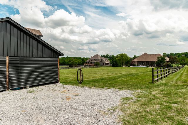 2436 Long Hollow Pike, Hendersonville, TN 37075