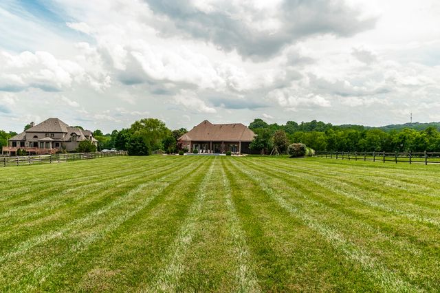 2436 Long Hollow Pike, Hendersonville, TN 37075