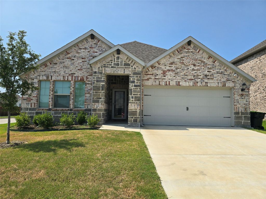 2101 Sun Star Drive, Haslet, TX 76052