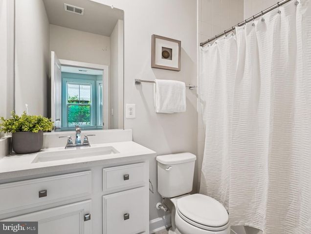 205 MARKET SQ NW #15, Vienna, VA 22180