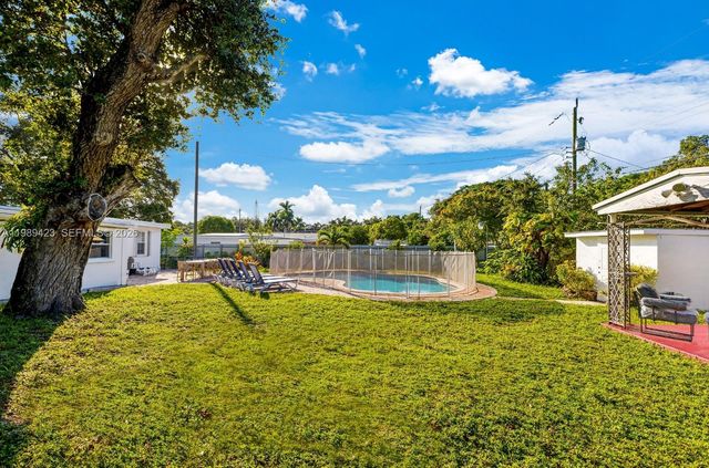 38 Miami Gardens Road, West Park, FL 33023