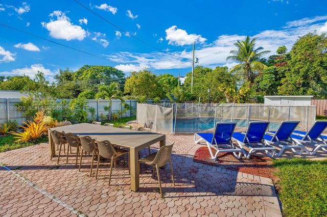 38 Miami Gardens Road, West Park, FL 33023