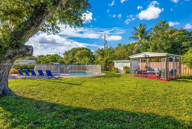 38 Miami Gardens Road, West Park, FL 33023