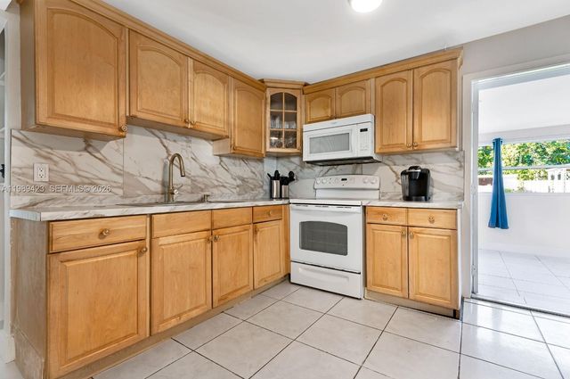 38 Miami Gardens Road, West Park, FL 33023