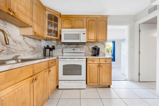 38 Miami Gardens Road, West Park, FL 33023