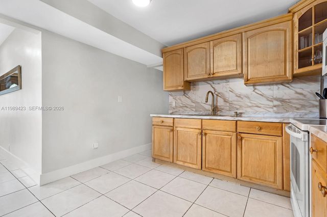 38 Miami Gardens Road, West Park, FL 33023