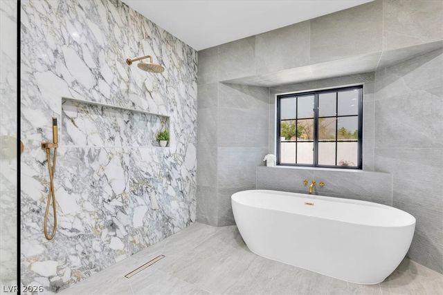 2720 Tioga Pines Circle, Las Vegas, NV 89117