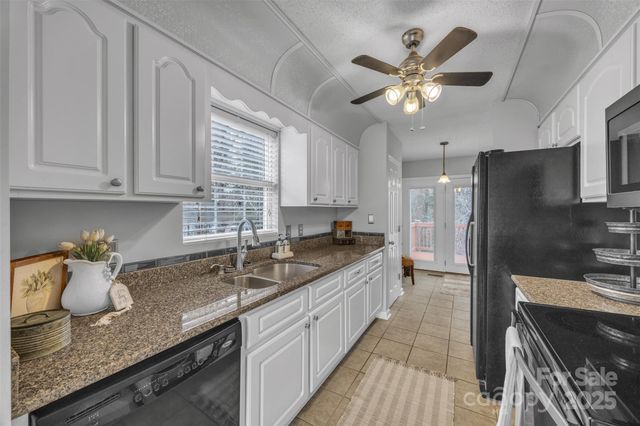 552 Meadowridge Drive, Taylorsville, NC 28681