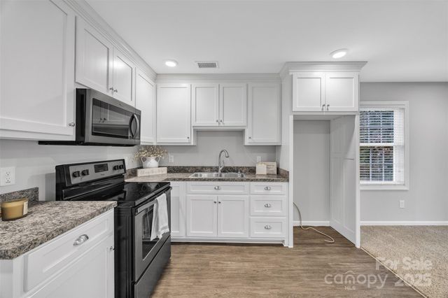 552 Meadowridge Drive, Taylorsville, NC 28681