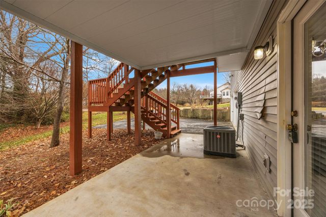 552 Meadowridge Drive, Taylorsville, NC 28681