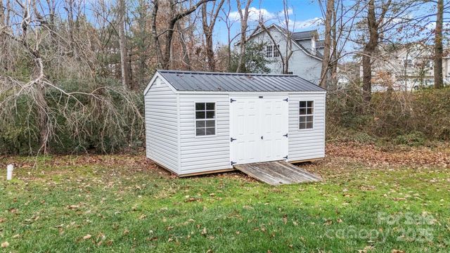 552 Meadowridge Drive, Taylorsville, NC 28681