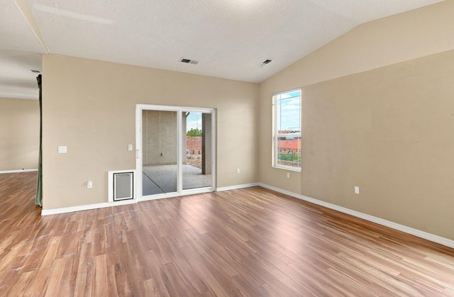 708 3rd Street NE, Rio Rancho, NM 87124