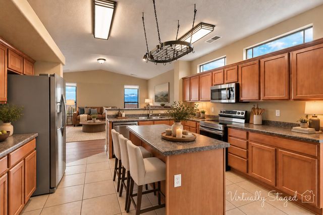 708 3rd Street NE, Rio Rancho, NM 87124